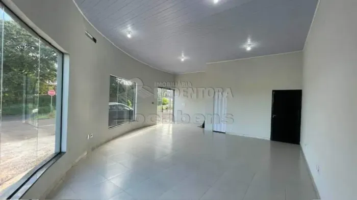 salão comercial com acessibilidade localizado na Avenida Parque.