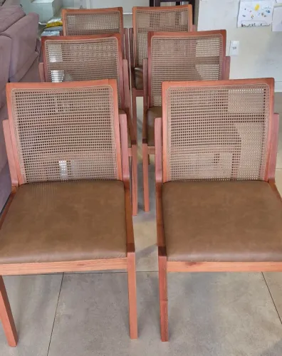 Cadeiras de madeira para sala de jantar