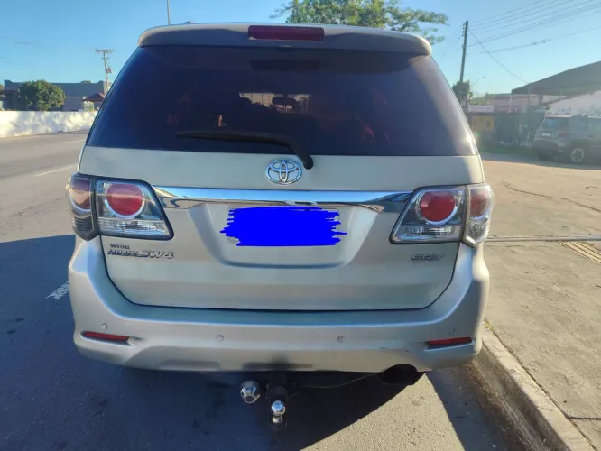 Para-choque e lanterna traseira HILUX SW4