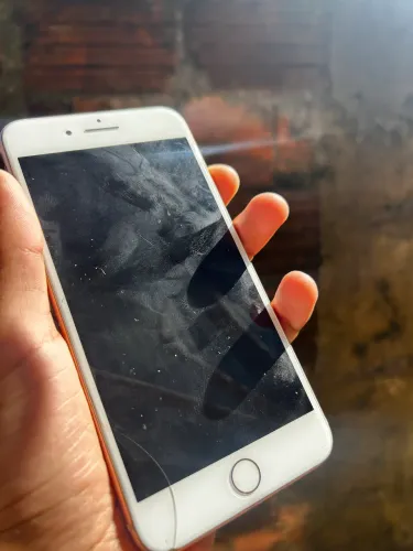 iPhone 8 Plus - Bateria 99% (Somente tela para trocar)