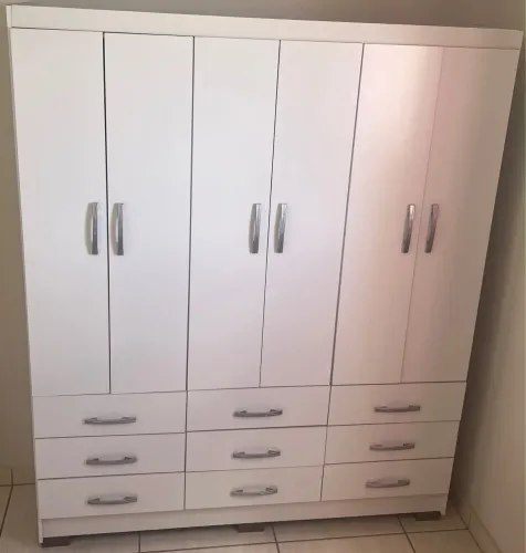 Vende-se guarda-roupa 6 portas/9 gavetas