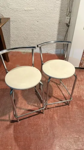 Par de Banquetas Brancas com Cromad (2 und)