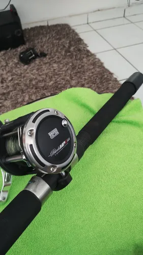 Carretilha Black Max 30 e vara Mitchell