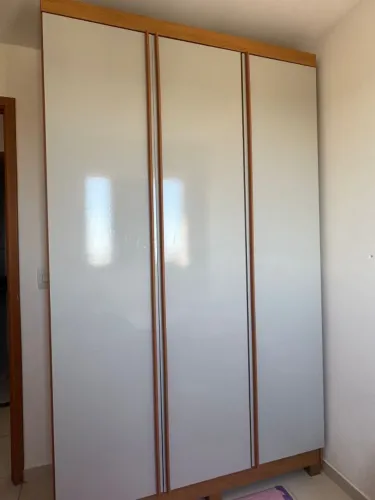 Vendo Guarda-roupa 3 portas