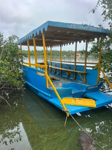 Vendo barco todo na fobra