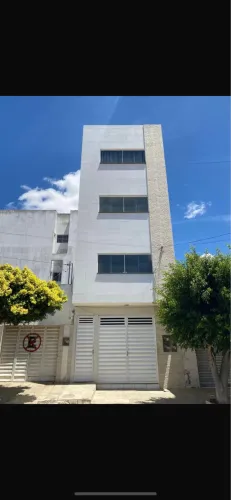 Prédio com 1 Ponto comercial + 3 apartamentos