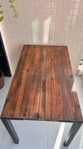 Mesa de madeira.