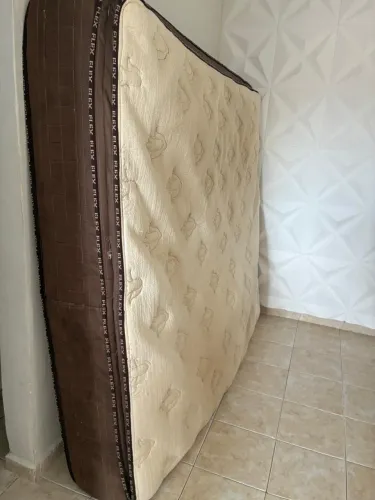 Vendo kit completo base e colchão de cama marca KAPOK