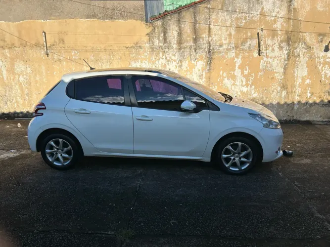 Peugeot 208 Allure 1.5 Flex 8V 5P 2014