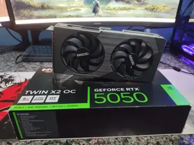 Placa de Vídeo INNO3D GeForce RTX 5050 Twin X2 OC 8GB