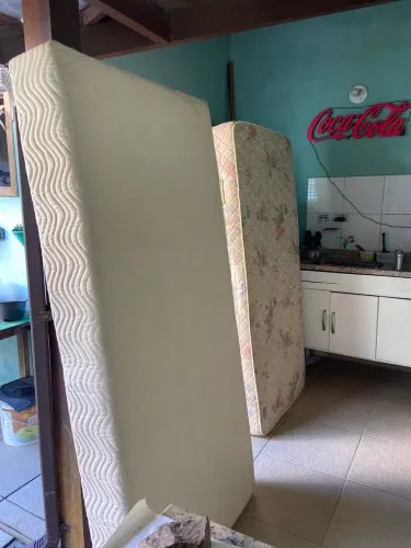 Vendo cama Box de Solteiro semi nova em perfeito estado de uso! 