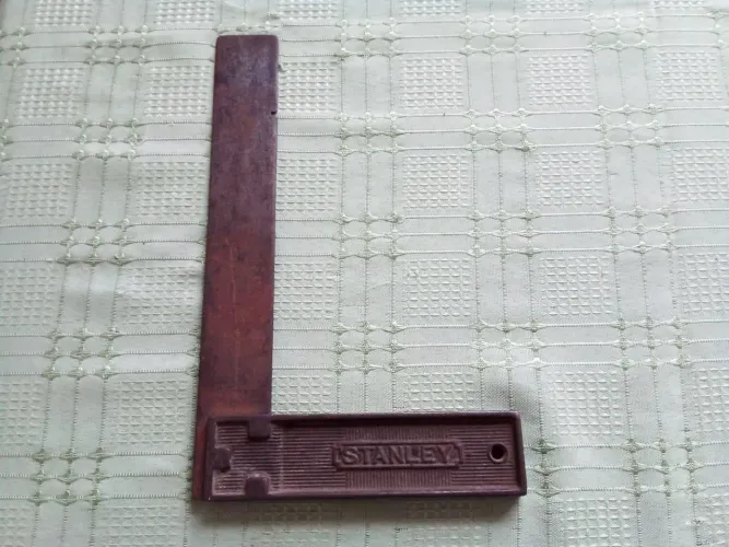 Esquadro de carpintaria