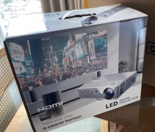 Copa no telão! Projetor LED FullHD imagem até 250 polegadas