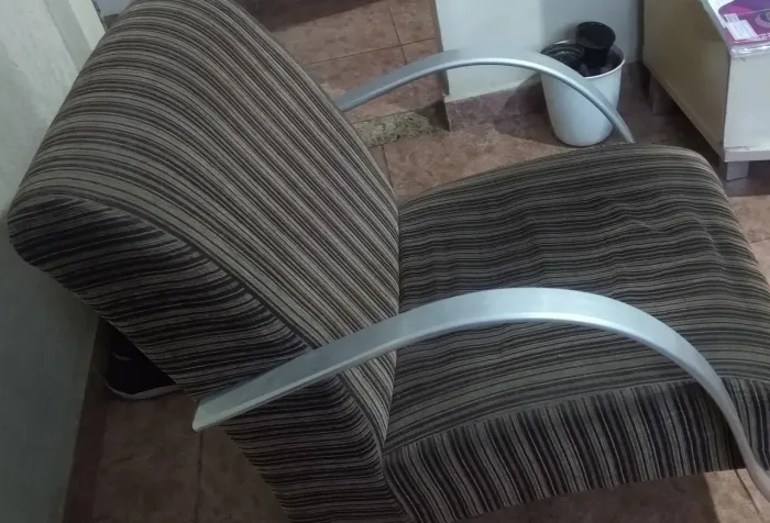 Poltronas Antigas Retrô com Braços em Alumínio - Par ou Unitária