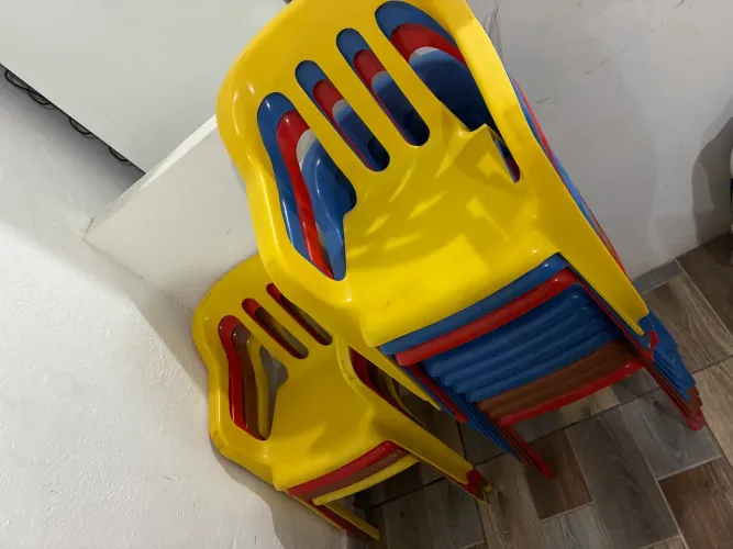Cadeiras escolar infantil creche e pré escola