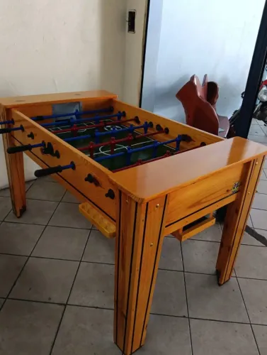 Totó em madeira maciça