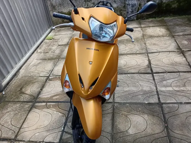 Honda Lead 2011. Moto ideal para mulheres e iniciantes. 
