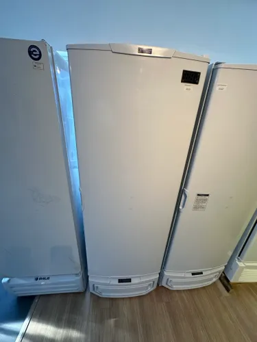 Conservador congelados vertical porta sólida ar forçado ?frost free? 570L Gelopar 