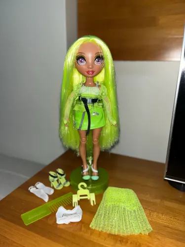 Boneca Rainbow High Fashion Karma Nichols
