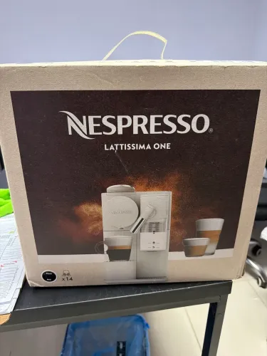 Cafeteira nespresso lattiasima one preta 110v