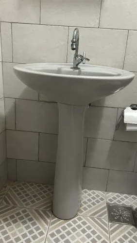 Conjunto lavatório e coluna para banheiro