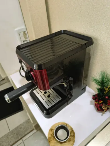 Máquina de café expresso Oster, 2 em 1, café moído, compatível com as cápsulas Nespresso