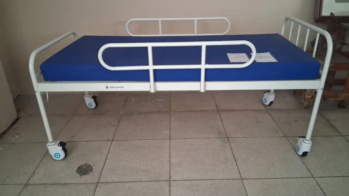 Cama hospitalar Dellamed DX 2 e colchão NOVO!