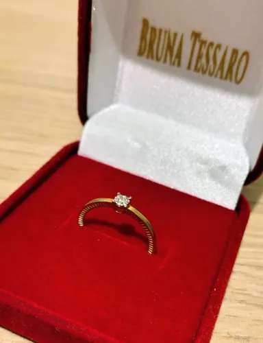 Anel de Ouro 18k com Diamante / Anel de Noivado / Anel Solitário