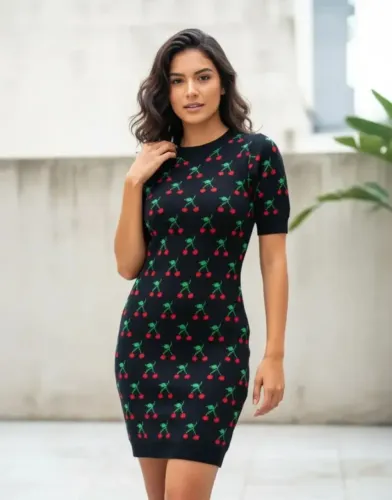 vestido curto de tricô cereja