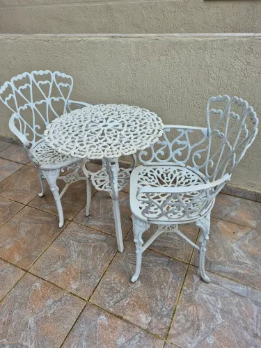 Mesa de jardim com 2 cadeiras ferro fundid
