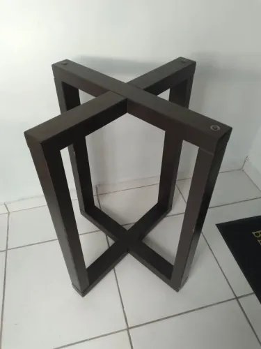 Base de madeira para mesa de vidro