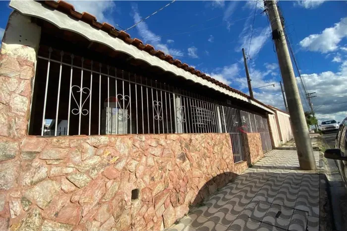 Casa Térrea com Suíte Externa Independente, Edícula e Quintal Gourmet