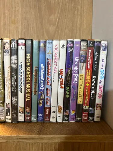 Lote com 16 DVDs Originais - Filmes, Animações Disney/Pixar, Comédias e Música