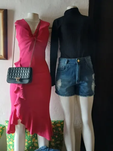 Estou vendendo todas essas roupas de bazar 