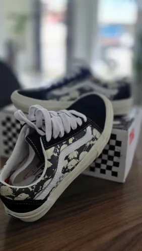 Tênis Vans semi novo com caixa