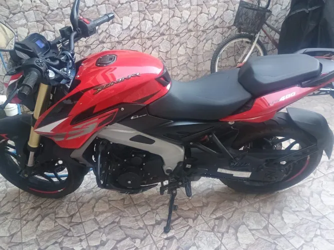 Bajai dominar 400