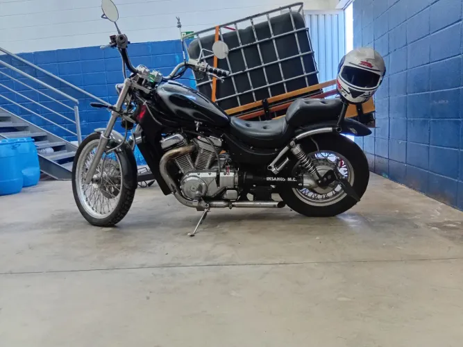 Intruder 800 customizada