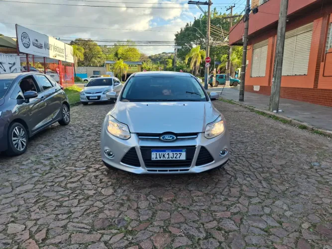 Ford Focus 1.6 S/se/se Plus Flex 8v/16v 5P 2014