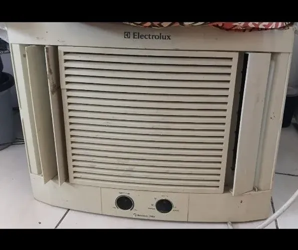 VENDO, UM, AR-CONDICIONADO DE 7,5 BTU, PERFEITO ESTADO E, GELANDO