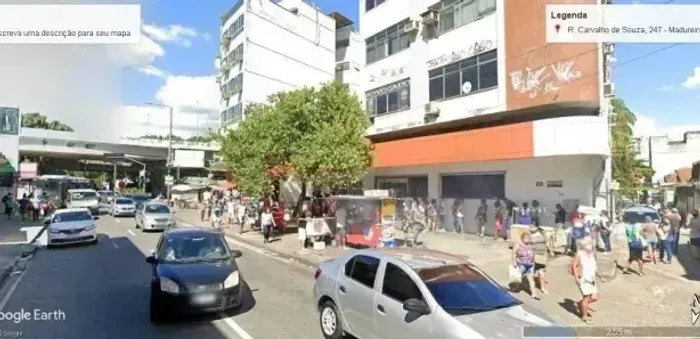 Alugo ótima sala comercial no coração de Madureira com aprox. 27m² ótima localização