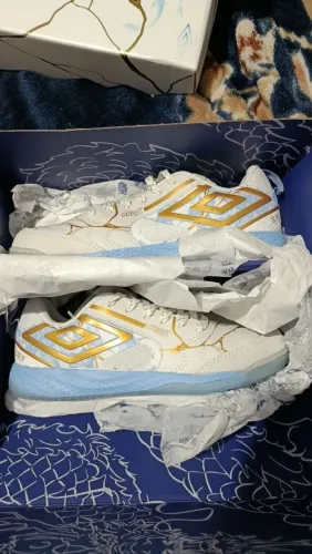 Chuteira Umbro kitsung de futsal tamanho 41