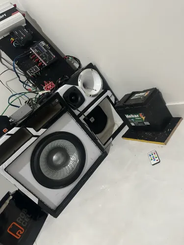 Vendo som automotivo