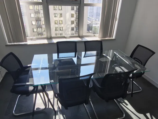 Mesa de Reunião de Vidro + 6 Cadeiras - Praticamente Novas
