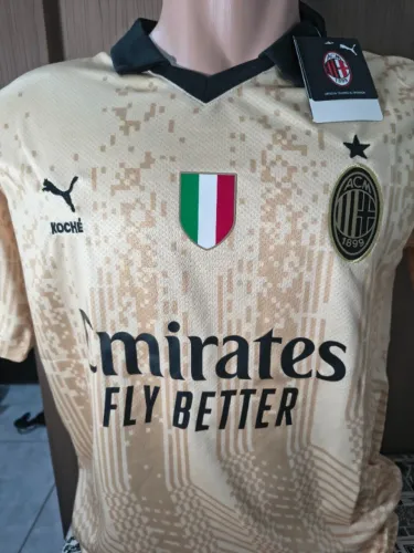 Camisa AC Milan KOCHÉ 2023 - Dourada - Com Etiqueta