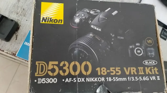 Câmera Nikon d 5300 perfeito estado duas baterias lente do kit