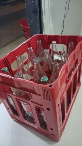 4 caixa de coca cola retornável 1 litro interessados chamar no WhatsApp *