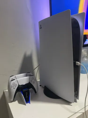 Vendo playstation 5 + 2 controles - URGENTE