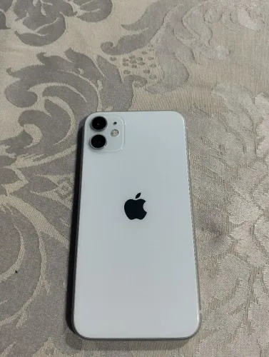 iPhone 11 branco novo bateria 83