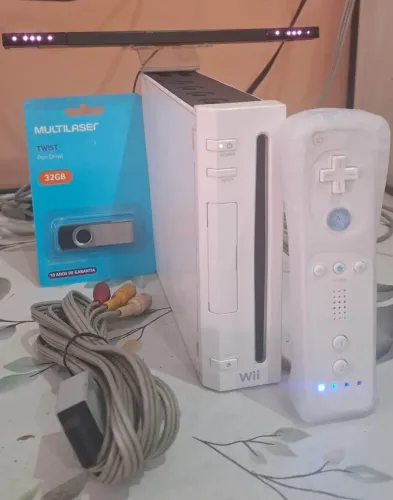 Vendo Nintendo Wii completo Destravado ou troco por PS2!!