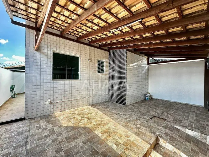 Área Privativa 2 Quartos sendo 1 Suíte à Venda, 90m², 2 Vagas, Bairro Candelária, próximo